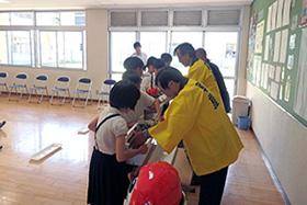 宮窪小学校　贈呈式の写真
