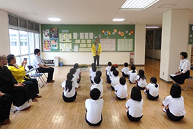 宮窪小学校　出発式の写真