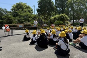 菊間小学校　贈呈式の写真