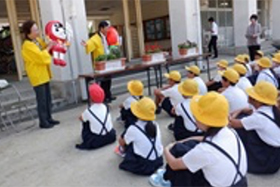 菊間小学校　出発式の写真