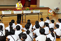 亀岡小学校　出発式の写真
