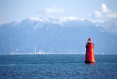 唐子浜/赤灯台と石鎚/冬の写真