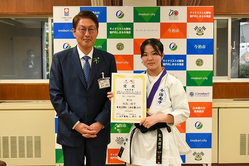 彩の国杯第15回全国中学生空手道選抜大会入賞報告市長表敬訪問の写真 1