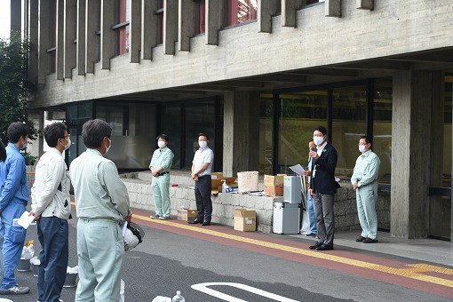 クリーン愛媛運動による奉仕作業の写真 1