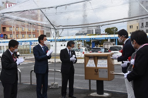 山口尚秀選手（東京2020パラリンピック競技大会出場）金メダル記念ゴールドポスト除幕式の写真 1