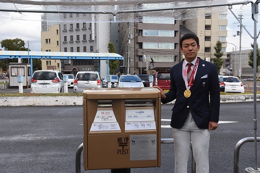 山口尚秀選手（東京2020パラリンピック競技大会出場）金メダル記念ゴールドポスト除幕式の写真 2