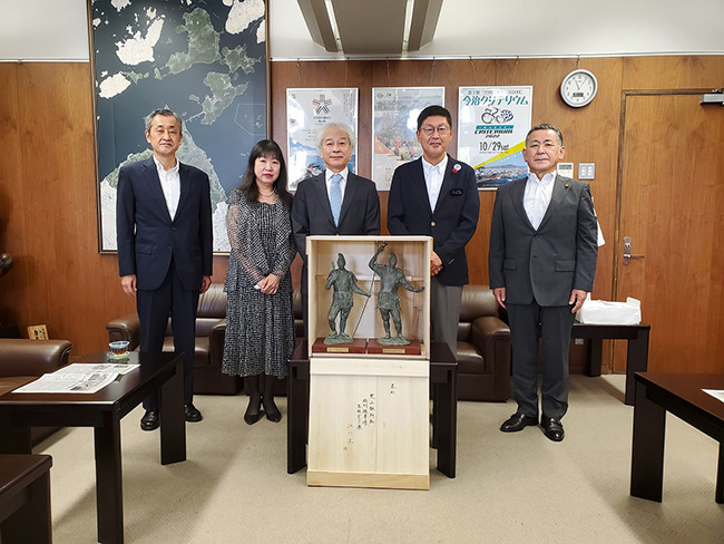 彫刻家池川直氏市長表敬訪問の写真 1