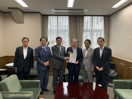 財務省茶谷事務次官への要望の写真 1