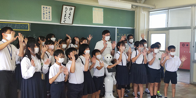 市政広報番組収録（プログラミング教育等におけるpepperの活用）の写真 1