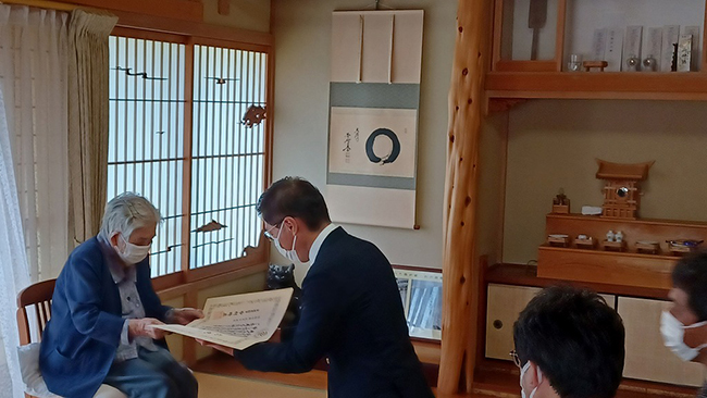 長寿祝い品支給事業の写真 1