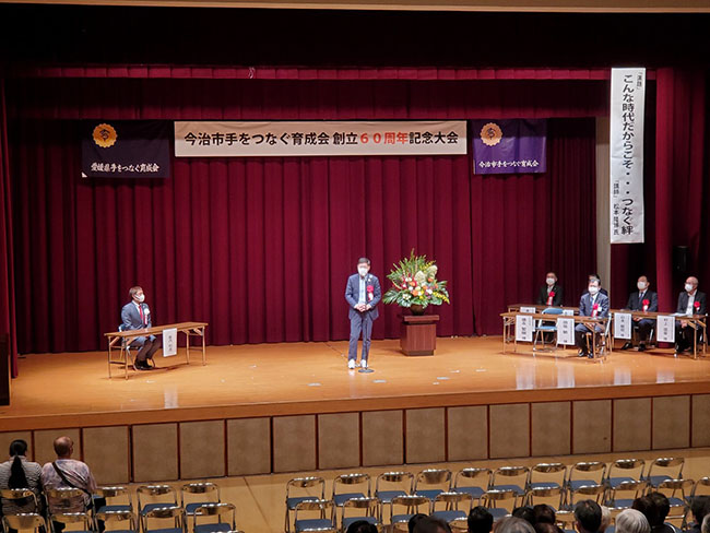 手をつなぐ育英会60周年記念式典の写真 1