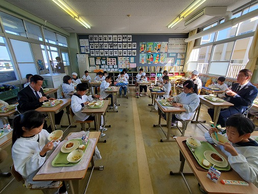 日本一おいしい給食試食会の写真 2