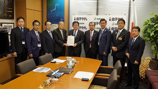 全国自転車活用要望（金子議連幹事長）の写真 1