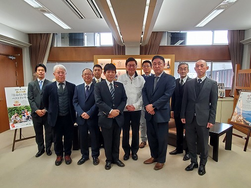 今治青年会議所シニアクラブ市長表敬訪問の写真 1