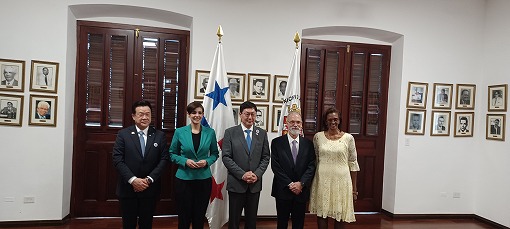 パナマ出張（ホセ・ルイス・ファブレガ・パナマ市長との意見交換）の写真 1