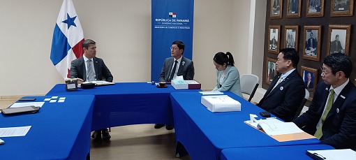 パナマ出張（フアン・ソーサ貿易産業省貿易次官との意見交換）の写真 1