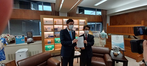 今治市水道事業経営審議会提言式の写真 1