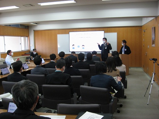 PT報告会の写真 1