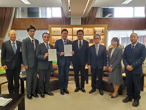 今治版ネウボラ拠点施設整備基本構想についての答申式の写真 1