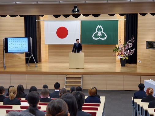 今治明徳短期大学入学式の写真 1