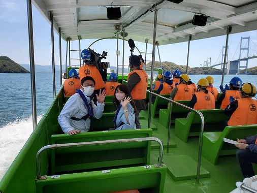 市政広報番組収録（来島海峡大橋塔頂体験）の写真 1