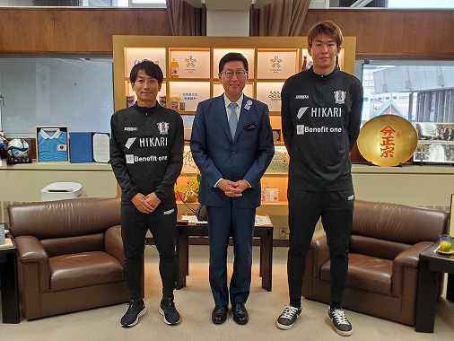 愛媛FC今治応援選手市長表敬訪問の写真 1