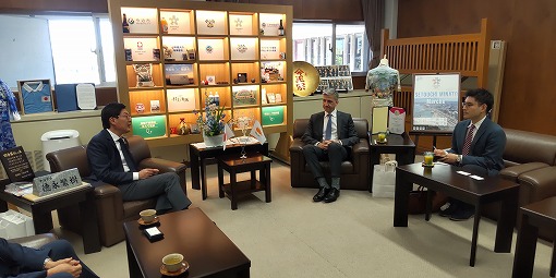 キプロス共和国ハリス駐日大使面会の写真 1