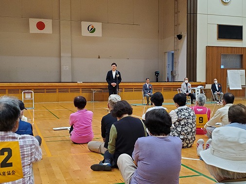 今治市長杯老人クラブシャフルボード大会の写真 1