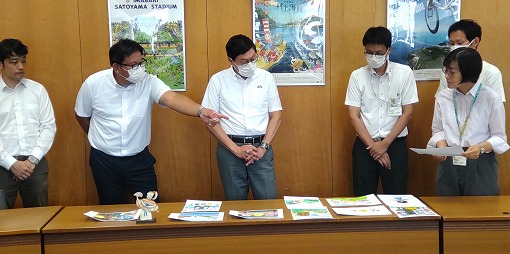 第28回タオルデザイン展市長賞審査の写真 1