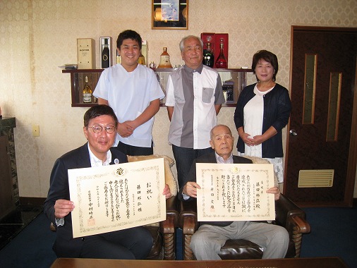 長寿祝品贈呈訪問（藤田邦弘さん）の写真 1