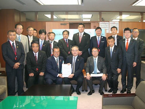国土交通省・財務省への合同要望（県内道路関係10団体合同）の写真 1