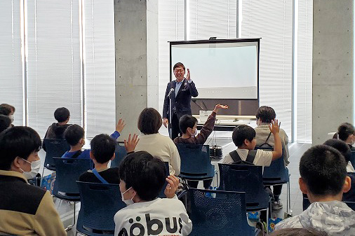 海事関連施設見学会の写真 1