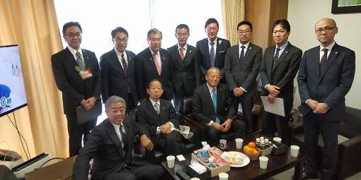 二階自転車活用推進議員連盟会長要望（自転車を活用した全国市区町村長の会）の写真 1