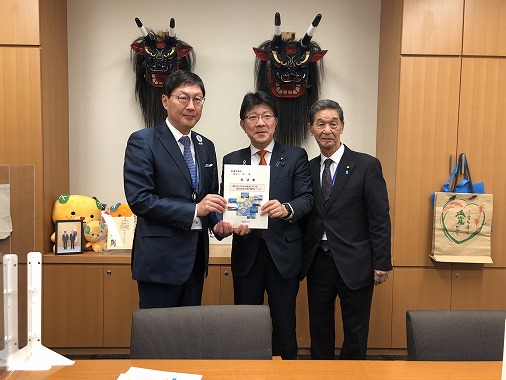 長谷川淳二衆議員議員要望（瀬戸内しまなみ海道における現行料金水準の維持）の写真 1
