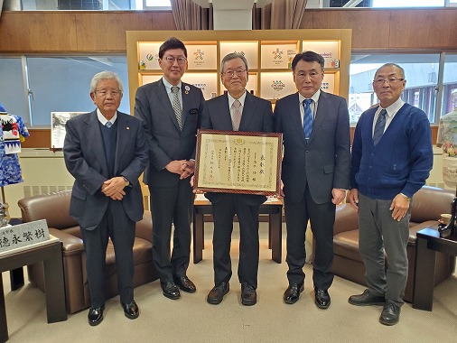 行政相談委員総務大臣表彰受賞報告の写真 1