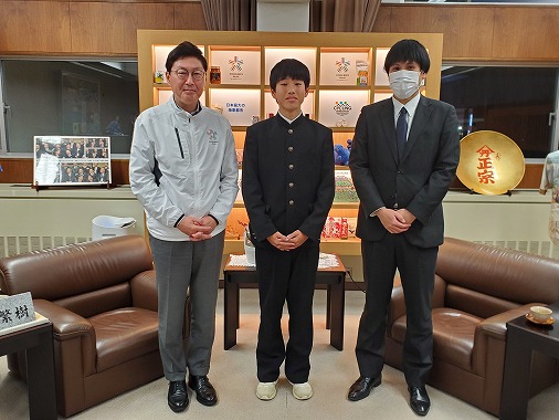 全国ジュニアラグビー・フットボール大会出場報告のための市長表敬訪問の写真 1