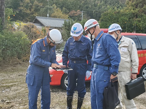 大三島肥海森林火災現場状況確認の写真 2