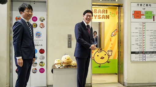 バリィさんラッピングエレベーターお披露目式の写真 1