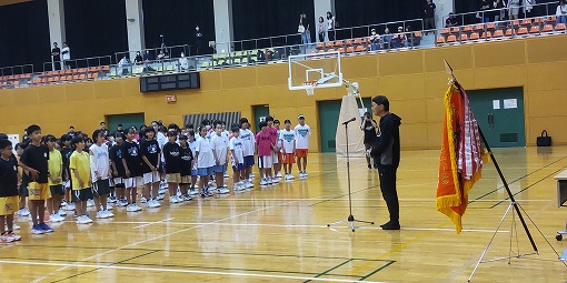 今治地区小学生ミニバスケットボール大会開会式の写真 1
