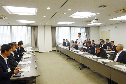今治小松自動車道建設促進期成同盟会松山河川事務所　要望の写真 1