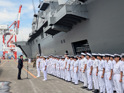 海上自衛隊護衛艦「いずも」入港歓迎式の写真 1