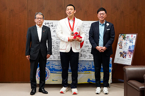 山口尚秀選手市長表敬訪問の写真 1