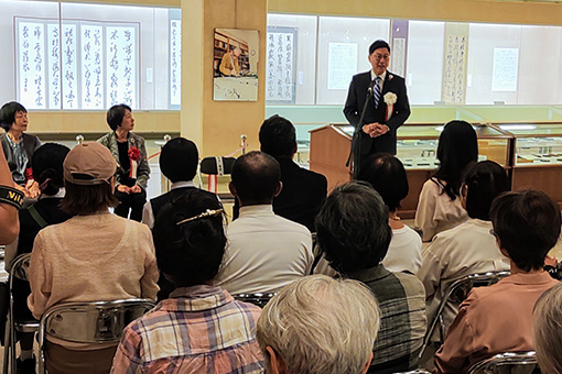 令和6年度今治市合併20周年記念事業　深遠なる黒と白の世界　村上三島の芸術展　開展式の写真 1