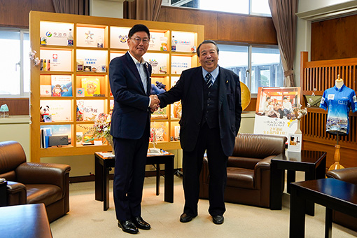 村上総務大臣との面会の写真 1