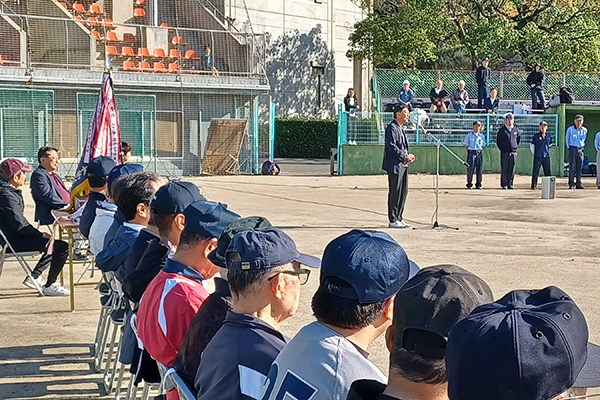 第55回今治・東予地区大学校友会親善ソフトボール大会の写真 1