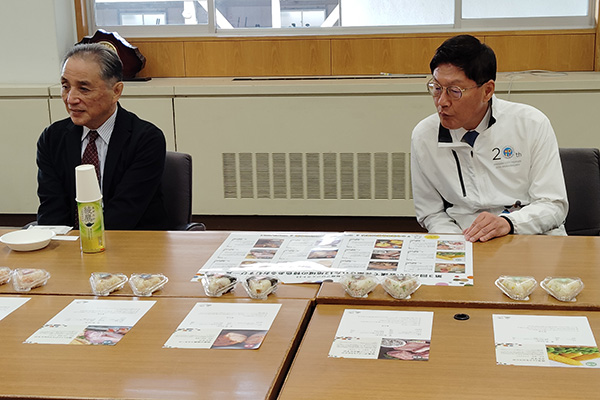 今治みらい発掘プロジェクト12　12の地域のおむすび試食会の写真 1