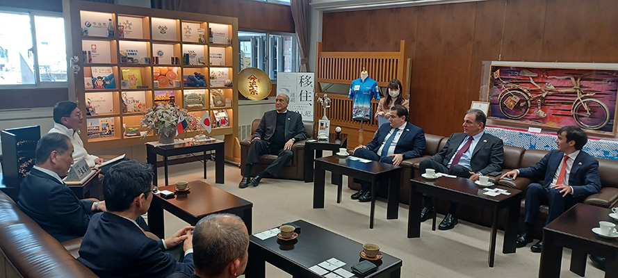パナマ海事庁長官・駐日パナマ大使との会談の写真 1
