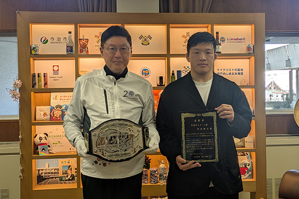 野村氏　スポーツ賞　表彰式の写真 1