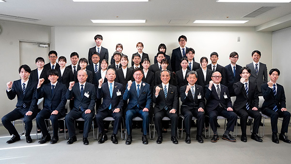 令和7年度新規採用職員辞令交付式の写真 1