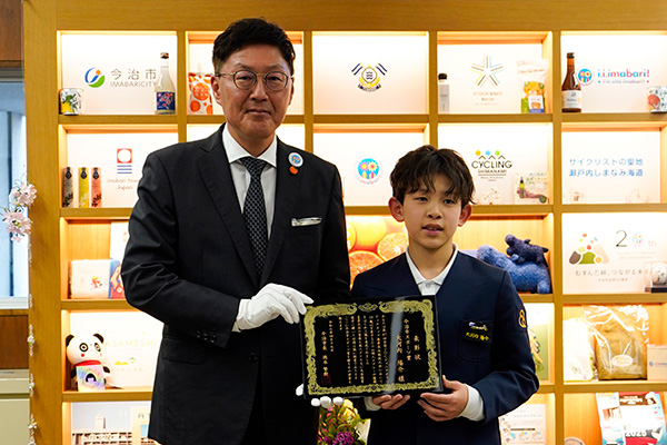 今治市スポーツ賞表彰式（大河内陽介選手）の写真 1